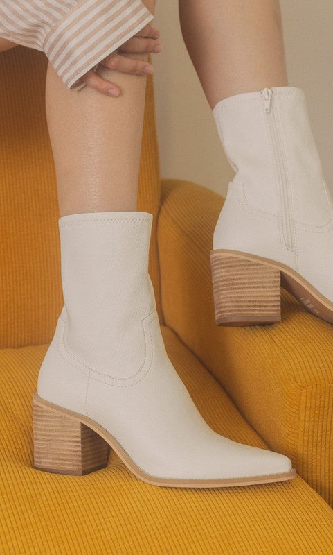 OASIS SOCIETY VIENNA - SLEEK ANKLE HUGGING BOOTIES