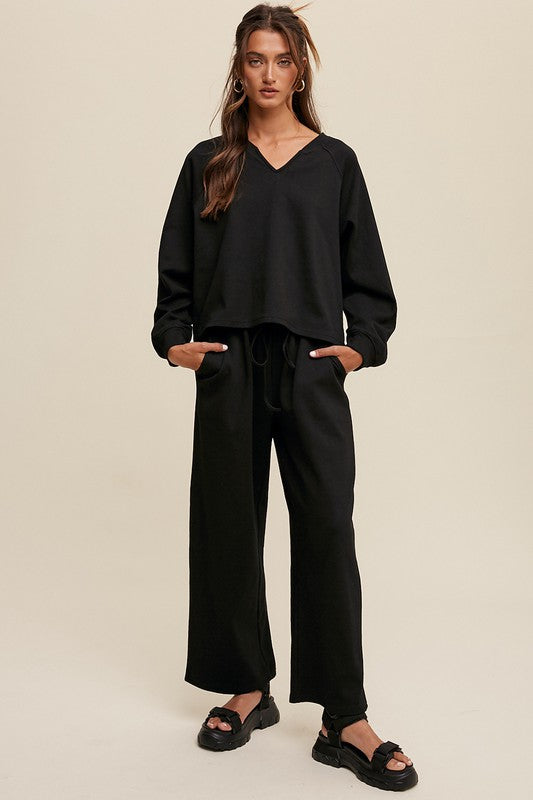 V-NECK SWEATSHIRT AND PANTS SET